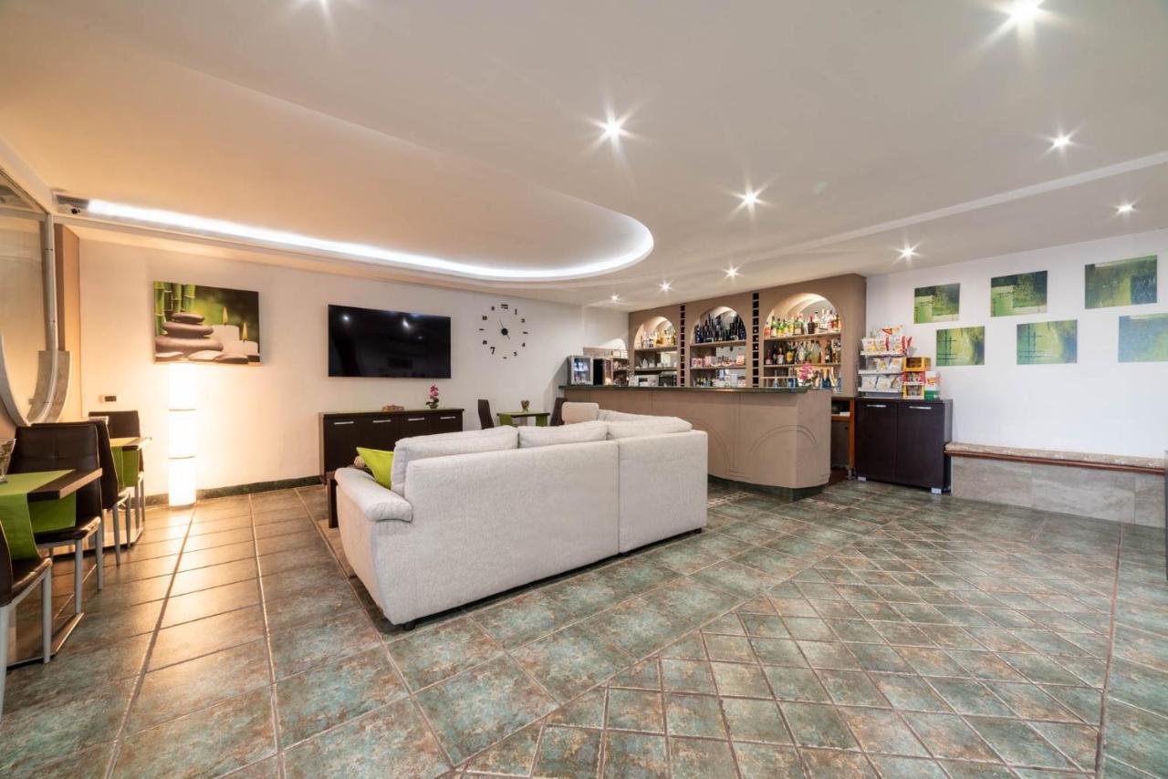 Hotel Cesirja Casavatore ภายนอก รูปภาพ